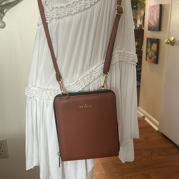 🌻Kedzie Best Little Bag in Saffiano Vegan Leather Crossbody bag in Chesnut - Picture 2 of 10